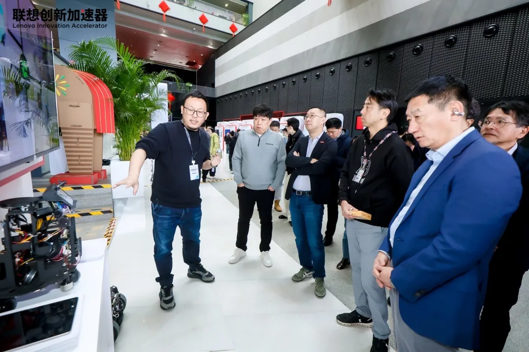 星空xingkong亮相联想创新加速器开放日，以消费级物理AI大脑平台助推家用机器人产业生态化 
